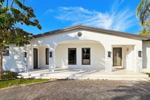 Villa ou maison à vendre à Miami, Floride: 5 chambres, 236.99 m2 № 2053863 - photo 3