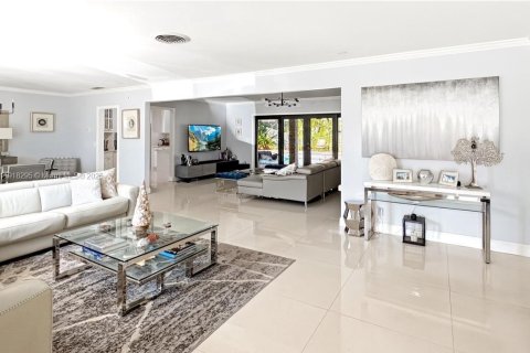 Villa ou maison à vendre à Miami, Floride: 5 chambres, 236.99 m2 № 2053863 - photo 19