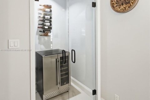 Villa ou maison à vendre à Miami, Floride: 5 chambres, 236.99 m2 № 2053863 - photo 25