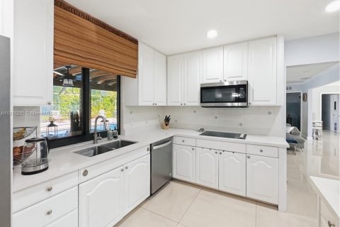 Villa ou maison à vendre à Miami, Floride: 5 chambres, 236.99 m2 № 2053863 - photo 6