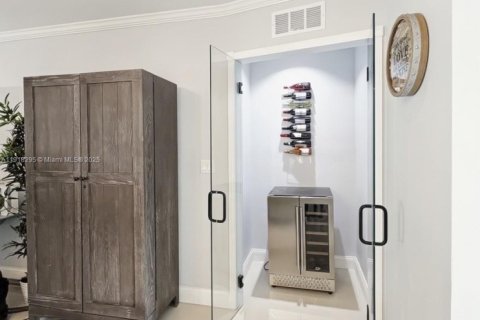 Villa ou maison à vendre à Miami, Floride: 5 chambres, 236.99 m2 № 2053863 - photo 24