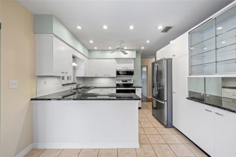 House in Saint Petersburg, Florida 2 bedrooms, 156.54 sq.m. № 1835880 - photo 30