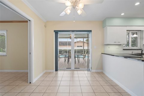 House in Saint Petersburg, Florida 2 bedrooms, 156.54 sq.m. № 1835880 - photo 9