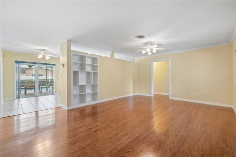 House in Saint Petersburg, Florida 2 bedrooms, 156.54 sq.m. № 1835880 - photo 5