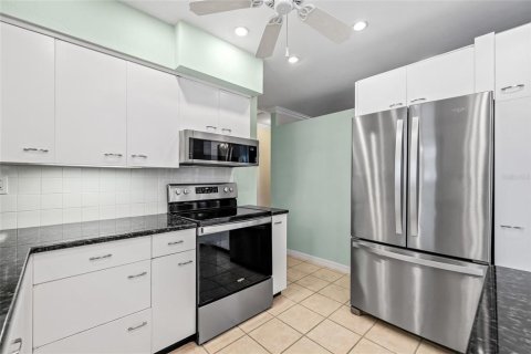 House in Saint Petersburg, Florida 2 bedrooms, 156.54 sq.m. № 1835880 - photo 14