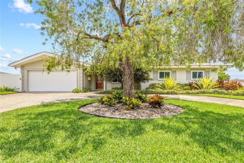 House in Saint Petersburg, Florida 2 bedrooms, 156.54 sq.m. № 1835880 - photo 3