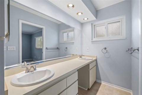 House in Saint Petersburg, Florida 2 bedrooms, 156.54 sq.m. № 1835880 - photo 29