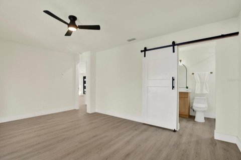 House in Brandon, Florida 3 bedrooms, 194.91 sq.m. № 2415357 - photo 15