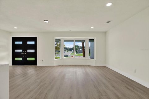 House in Brandon, Florida 3 bedrooms, 194.91 sq.m. № 2415357 - photo 2