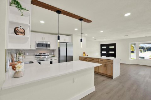 House in Brandon, Florida 3 bedrooms, 194.91 sq.m. № 2415357 - photo 8