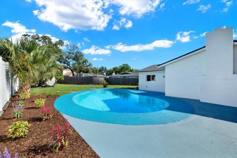 House in Brandon, Florida 3 bedrooms, 194.91 sq.m. № 2415357 - photo 25