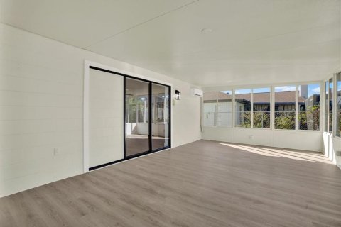 House in Brandon, Florida 3 bedrooms, 194.91 sq.m. № 2415357 - photo 11