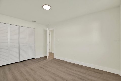 House in Brandon, Florida 3 bedrooms, 194.91 sq.m. № 2415357 - photo 23