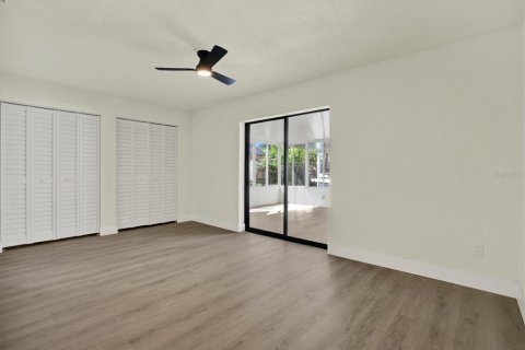 House in Brandon, Florida 3 bedrooms, 194.91 sq.m. № 2415357 - photo 13