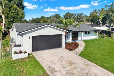 House in Brandon, Florida 3 bedrooms, 194.91 sq.m. № 2415357 - photo 30