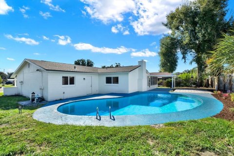 House in Brandon, Florida 3 bedrooms, 194.91 sq.m. № 2415357 - photo 26