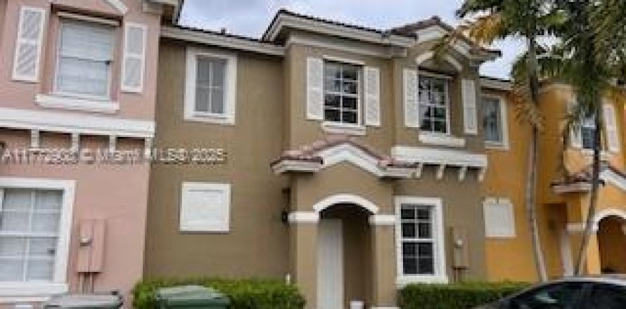 Adosado en Homestead, Florida 3 dormitorios, 128.02 m2 № 1830747