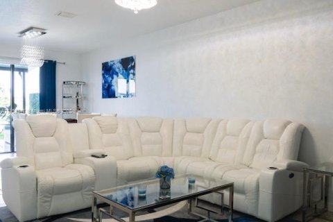 Touwnhouse à vendre à Homestead, Floride: 3 chambres, 169.92 m2 № 1985268 - photo 16