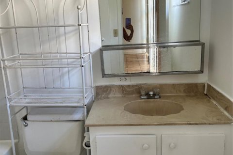 Снять в аренду кондоминиум в Санни-Айлс-Бич, Флорида 2 спальни, 83.05м2, № 1207853 - фото 1