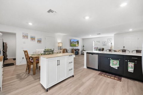 Villa ou maison à vendre à North Port, Floride: 2 chambres, 115.66 m2 № 2413586 - photo 10