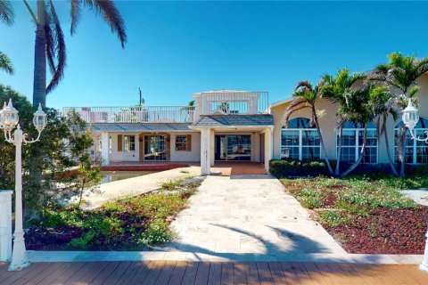 House in Madeira Beach, Florida 4 bedrooms, 278.24 sq.m. № 1545356 - photo 7