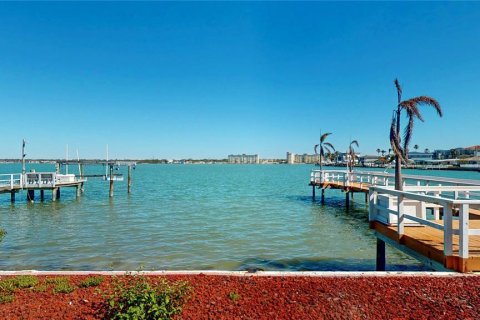 House in Madeira Beach, Florida 4 bedrooms, 278.24 sq.m. № 1545356 - photo 4