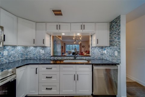 Condo in Clearwater, Florida, 2 bedrooms  № 1527714 - photo 6