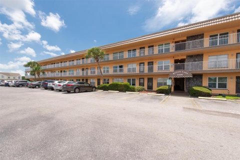 Condominio en venta en Kenneth City, Florida, 2 dormitorios, 106.84 m2 № 1757000 - foto 2