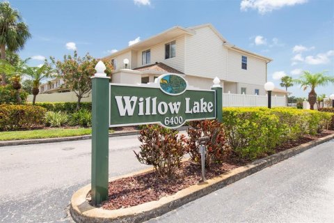 Condominio en venta en Kenneth City, Florida, 2 dormitorios, 106.84 m2 № 1757000 - foto 1