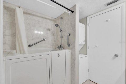 Condominio en venta en Kenneth City, Florida, 2 dormitorios, 106.84 m2 № 1757000 - foto 17