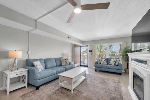 Condominio en venta en Kenneth City, Florida, 2 dormitorios, 106.84 m2 № 1757000 - foto 5