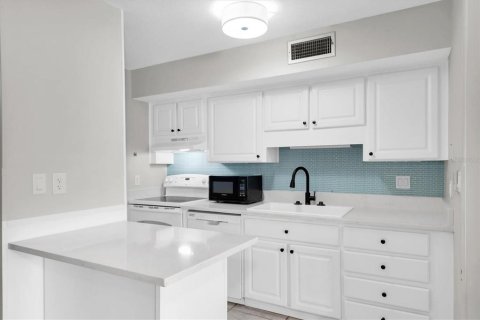 Condominio en venta en Kenneth City, Florida, 2 dormitorios, 106.84 m2 № 1757000 - foto 7