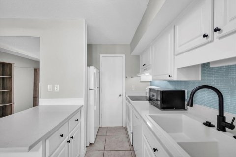 Condominio en venta en Kenneth City, Florida, 2 dormitorios, 106.84 m2 № 1757000 - foto 9