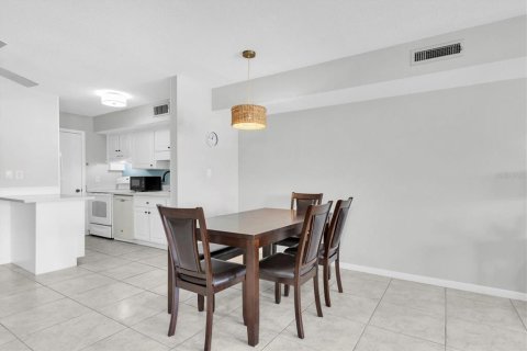 Condominio en venta en Kenneth City, Florida, 2 dormitorios, 106.84 m2 № 1757000 - foto 12