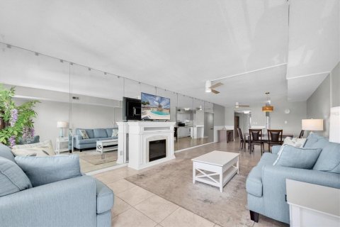Condominio en venta en Kenneth City, Florida, 2 dormitorios, 106.84 m2 № 1757000 - foto 6