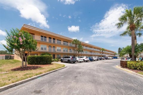 Condominio en venta en Kenneth City, Florida, 2 dormitorios, 106.84 m2 № 1757000 - foto 26