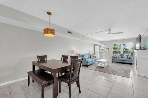 Condominio en venta en Kenneth City, Florida, 2 dormitorios, 106.84 m2 № 1757000 - foto 11
