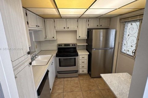 Copropriété à louer à Hallandale Beach, Floride: 1 chambre, 78.69 m2 № 2001243 - photo 10