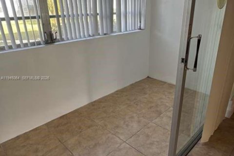 Copropriété à louer à Hallandale Beach, Floride: 1 chambre, 78.69 m2 № 2001243 - photo 6
