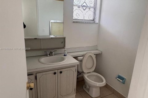 Copropriété à louer à Hallandale Beach, Floride: 1 chambre, 78.69 m2 № 2001243 - photo 2