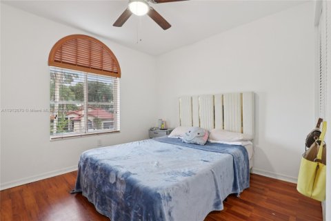 Villa ou maison à vendre à Miami, Floride: 5 chambres, 193.42 m2 № 1968380 - photo 18