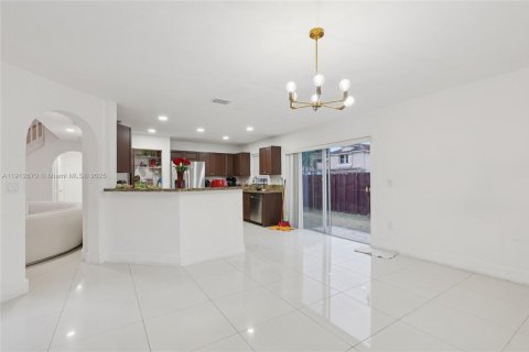Villa ou maison à vendre à Miami, Floride: 5 chambres, 193.42 m2 № 1968380 - photo 9