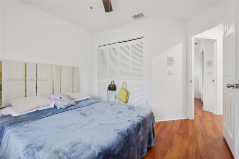 Villa ou maison à vendre à Miami, Floride: 5 chambres, 193.42 m2 № 1968380 - photo 19