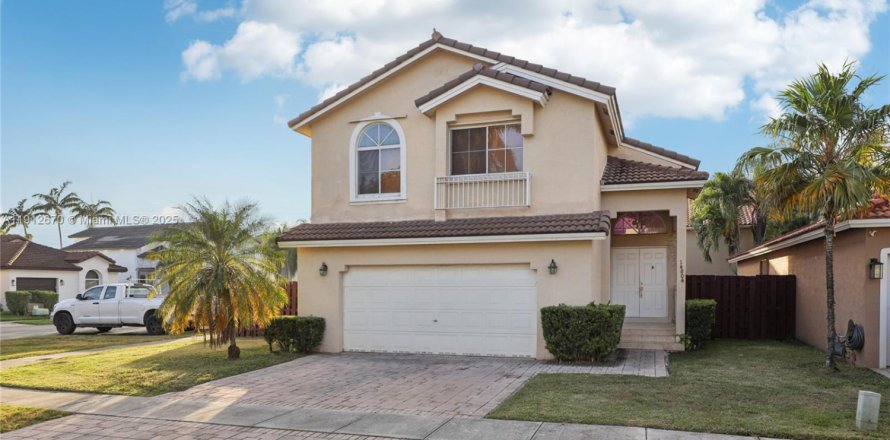 Villa ou maison à Miami, Floride 5 chambres, 193.42 m2 № 1968380