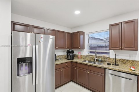 Villa ou maison à vendre à Miami, Floride: 5 chambres, 193.42 m2 № 1968380 - photo 12