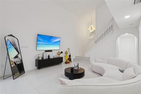 Villa ou maison à vendre à Miami, Floride: 5 chambres, 193.42 m2 № 1968380 - photo 6