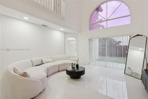 Villa ou maison à vendre à Miami, Floride: 5 chambres, 193.42 m2 № 1968380 - photo 5