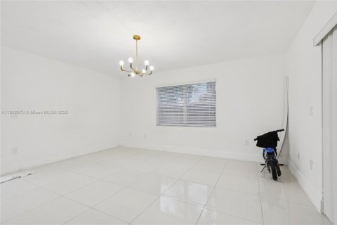 Villa ou maison à vendre à Miami, Floride: 5 chambres, 193.42 m2 № 1968380 - photo 8