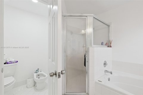 Villa ou maison à vendre à Miami, Floride: 5 chambres, 193.42 m2 № 1968380 - photo 29