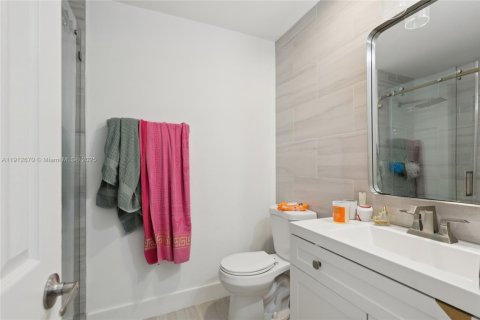 Villa ou maison à vendre à Miami, Floride: 5 chambres, 193.42 m2 № 1968380 - photo 14